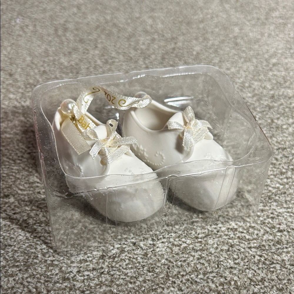 White Baby Girls Dress Shoes with Satin Bows Christmas Ornaments